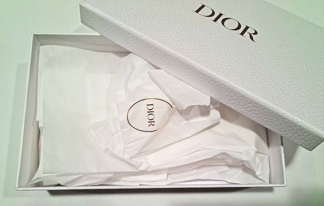 Caja DIOR  24x15. Perfecta 👌🏼