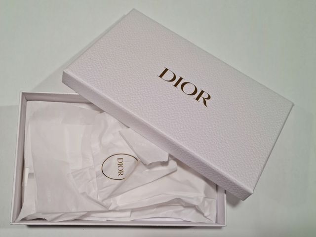 Caja DIOR  24x15. Perfecta 👌🏼