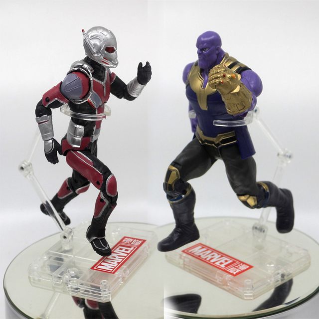 2 personaggi Marvel Legends Avengers Spiderman Thanos