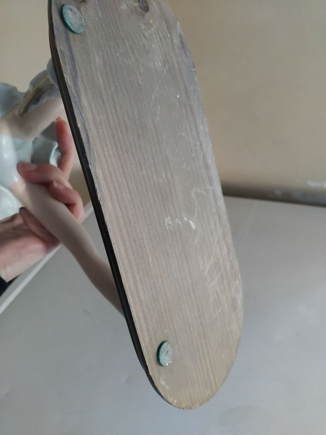 Vintage statuina pattinatrice