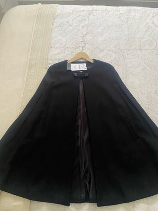 Capa negra de Zara