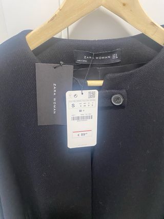 Capa negra de Zara