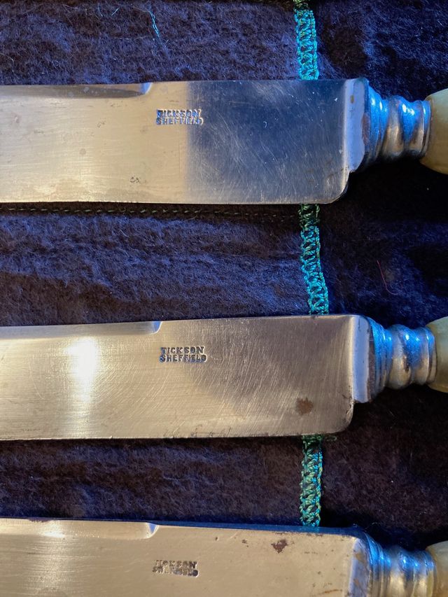 Colltelli antichi con manico in corno. Sheffield