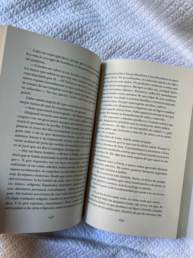 Libro “Nunca fuimos héroes” de Fernando Benzo.