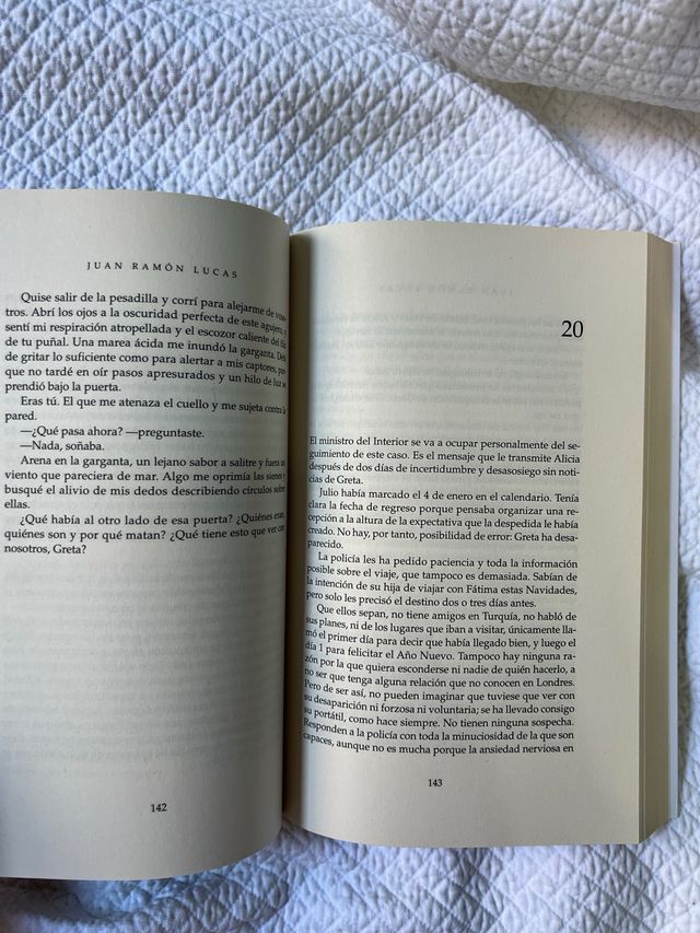 Libro “Agua de Luna” de Juan Ramón Lucas