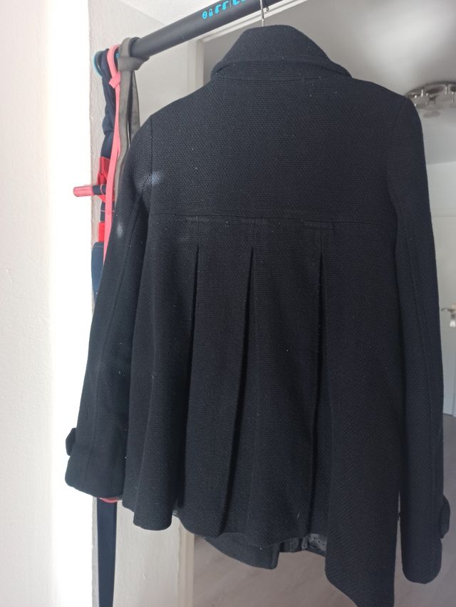 Abrigo negro Bershka