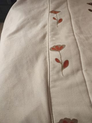Colcha 1'35 más 2 cojines marca Reig Marti 