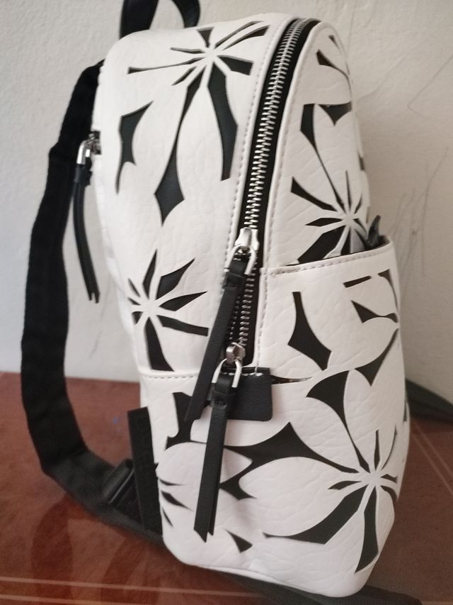 Mochila desigual nueva