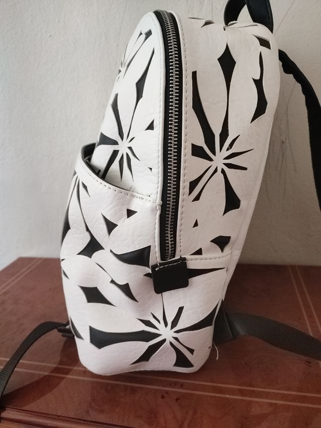 Mochila desigual nueva
