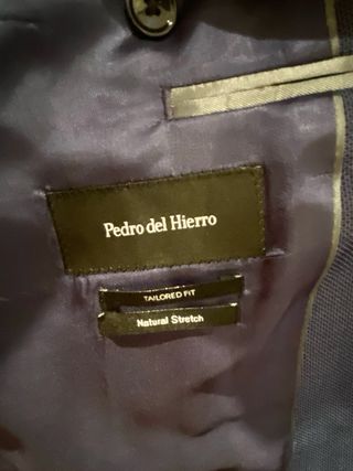 Traje Pedro del Hierro nuevo
