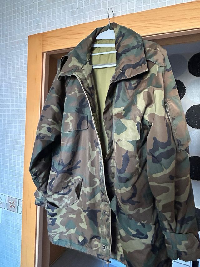 Chaqueta impermeable militar