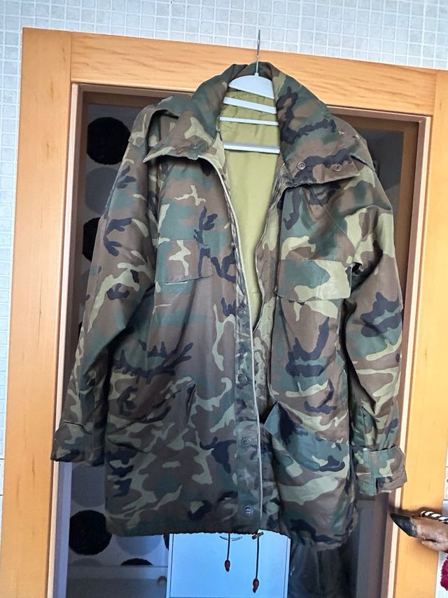 Chaqueta impermeable militar