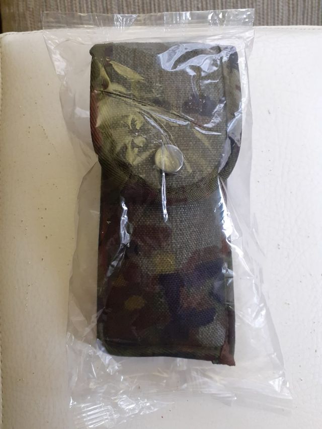 Cubiertos en funda mimetizada