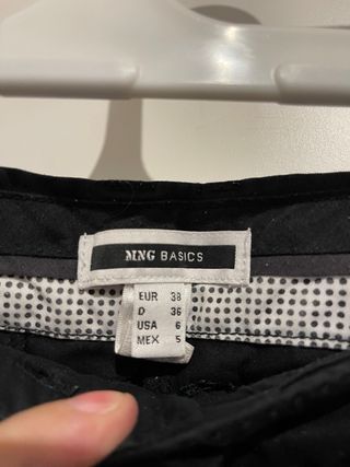 Pantalon chino negro básico Mango mujer