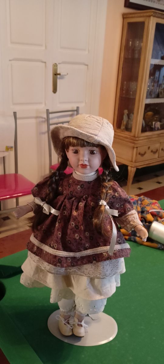Muñeca porcelana