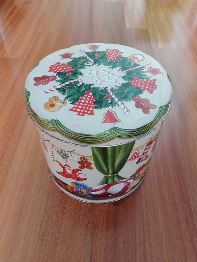 Contenitore in latta natalizio