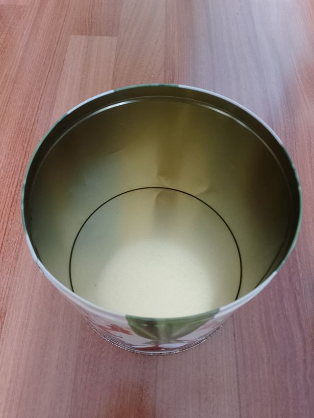 Contenitore in latta natalizio