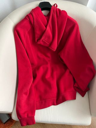 Sudadera roja con capucha AIR