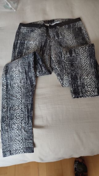 Pantalón pitillo serpiente