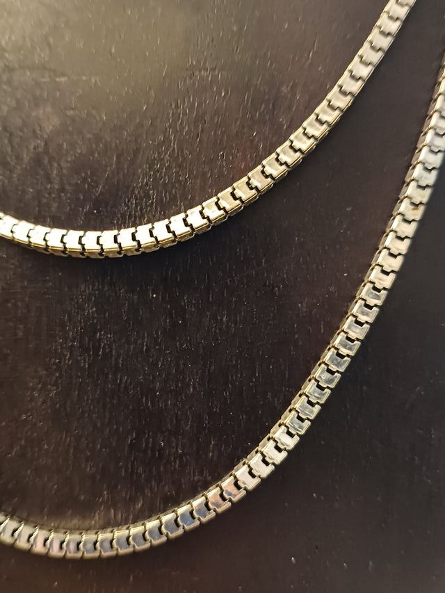 Collar tipo cordon cuadrado 120 cm largo.