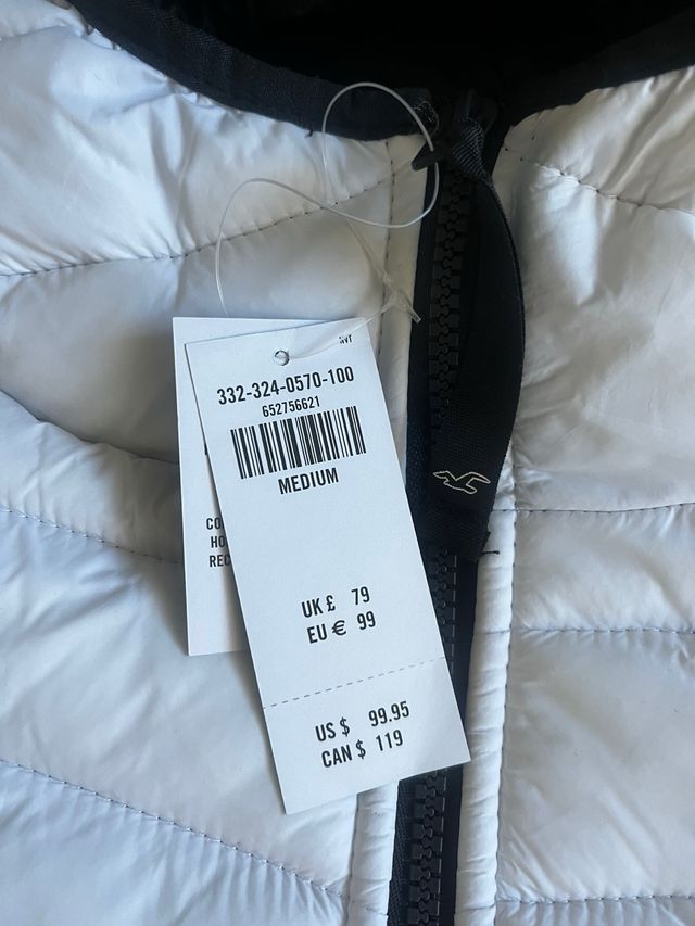 Plumas Hollister blanco