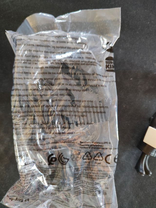 4 muñecos de Familia Addams BK