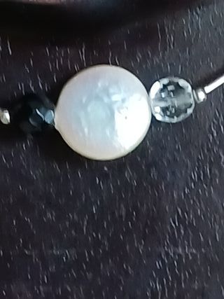 Collar con genuinas madreperlas con bello diseño.