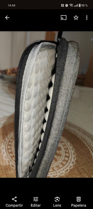 Maletín portátil o tablet.
