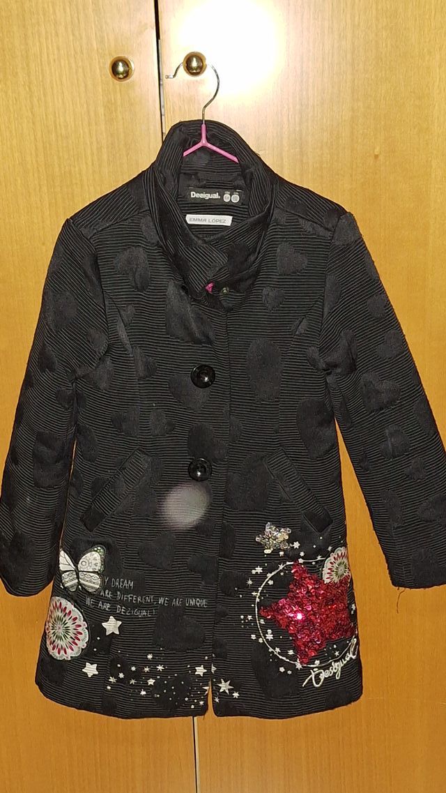 Abrigo Desigual niña 5-6 años 110-116 cm.