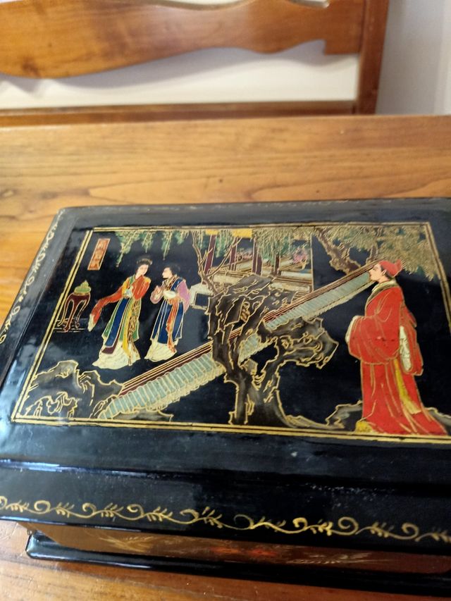 Portagioie nero con pittura