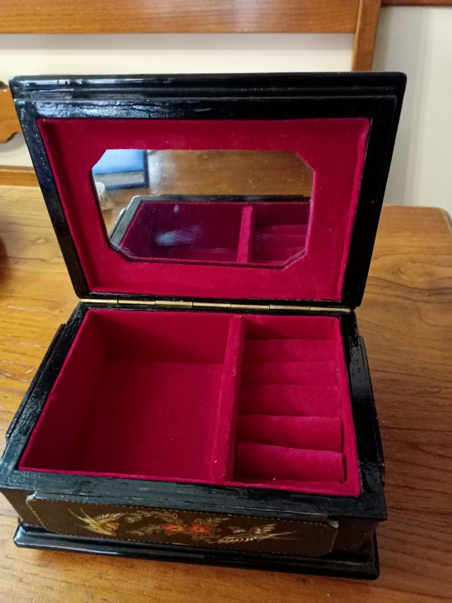 Portagioie nero con pittura