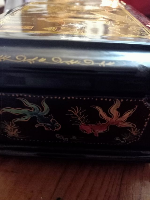 Portagioie nero con pittura