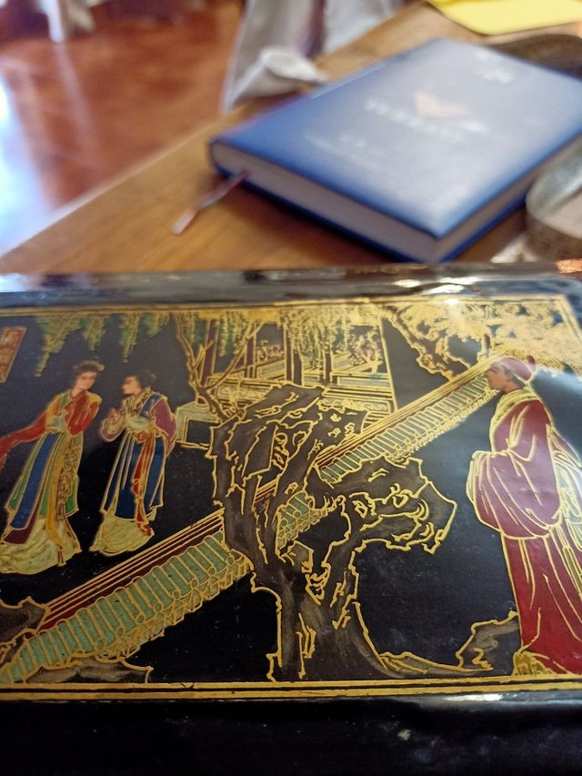 Portagioie nero con pittura