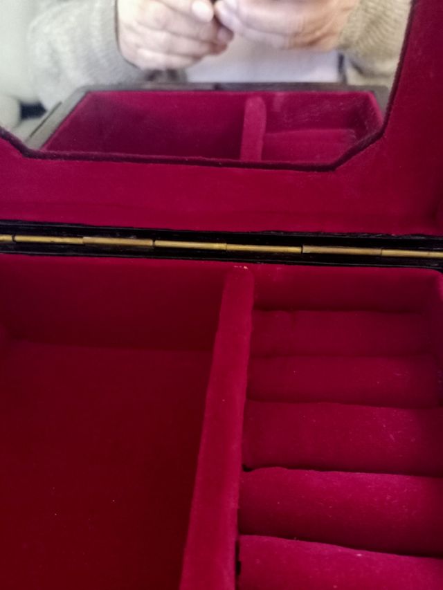 Portagioie nero con pittura