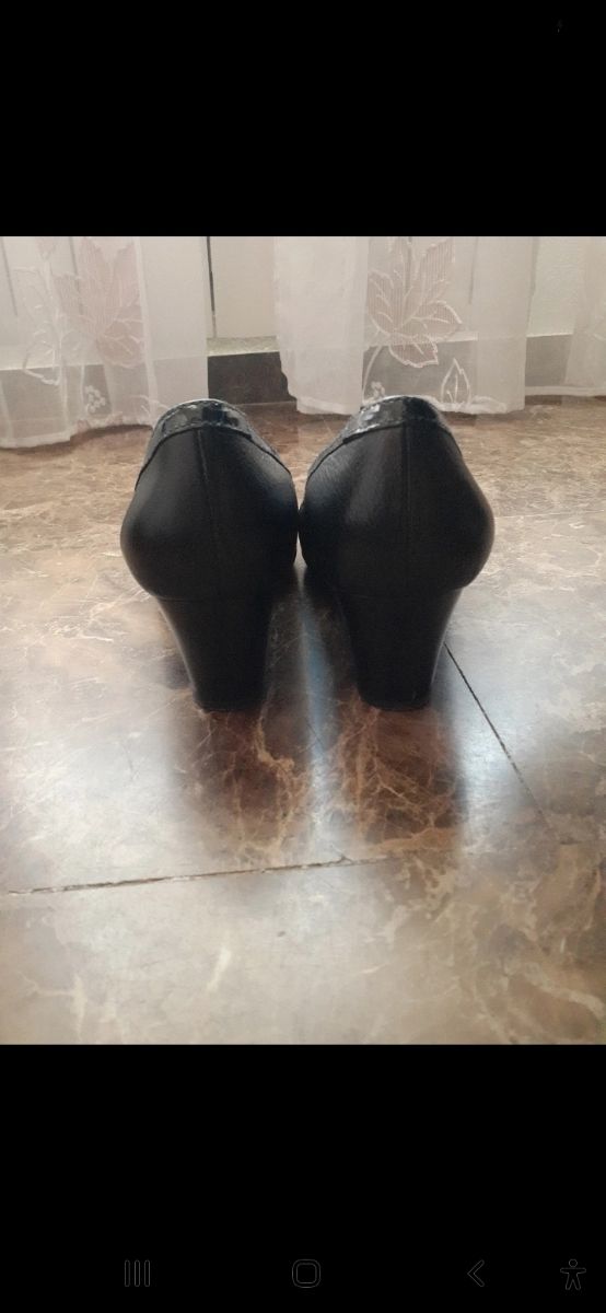 Zapatos con tacón elegantes