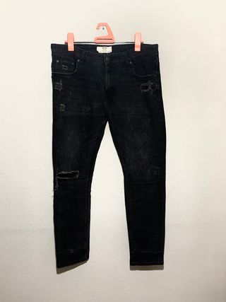 Pantalon vaquero roto rajado