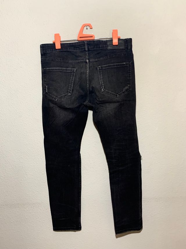 Pantalon vaquero roto rajado