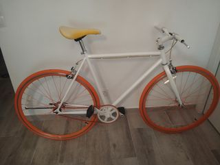 Fixie blanca y naranja