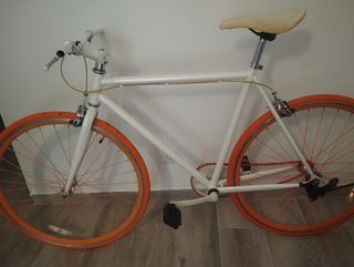 Fixie blanca y naranja