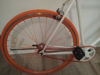 Fixie blanca y naranja