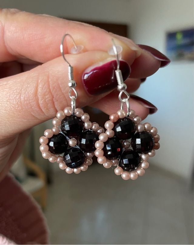 Orecchini perline fiore nero e rosa