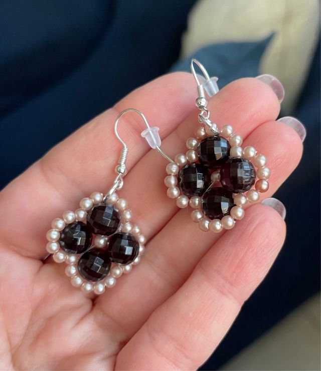 Orecchini perline fiore nero e rosa