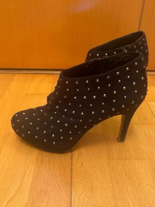 Zapatos negros tachas num 39
