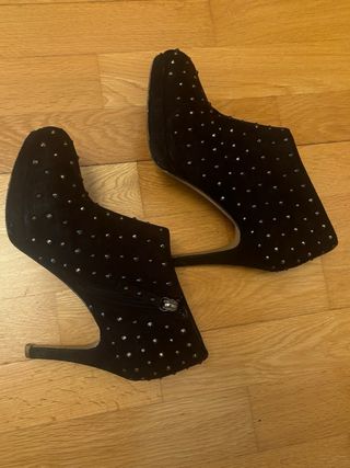 Zapatos negros tachas num 39