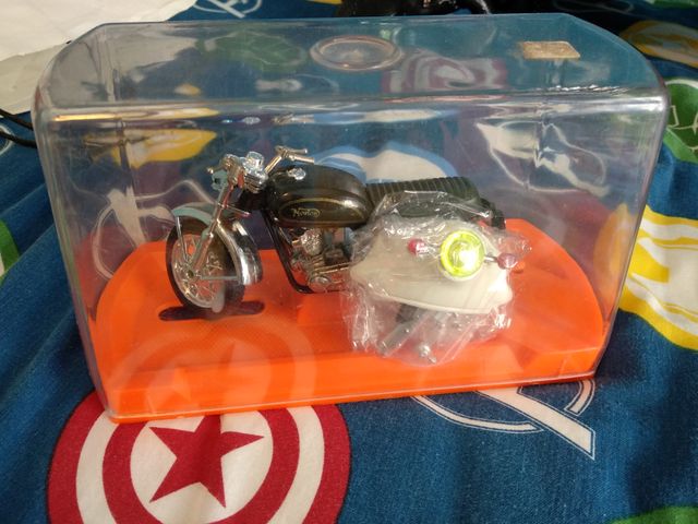 Motos en miniatura de los años 90 (2 modelos)