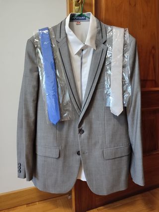 Traje hombre gris Zara+ camisa y corbata