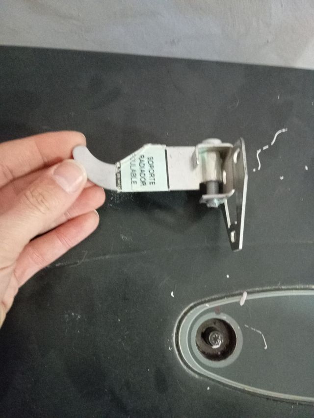 Soporte radiador regulable 