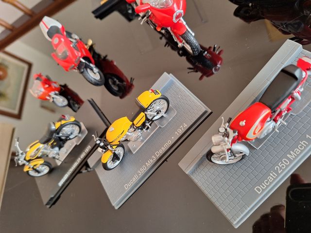 DUCATI MOTOS