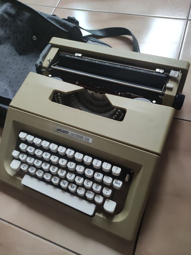 Maquina de escribir Olivetti