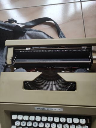 Maquina de escribir Olivetti
